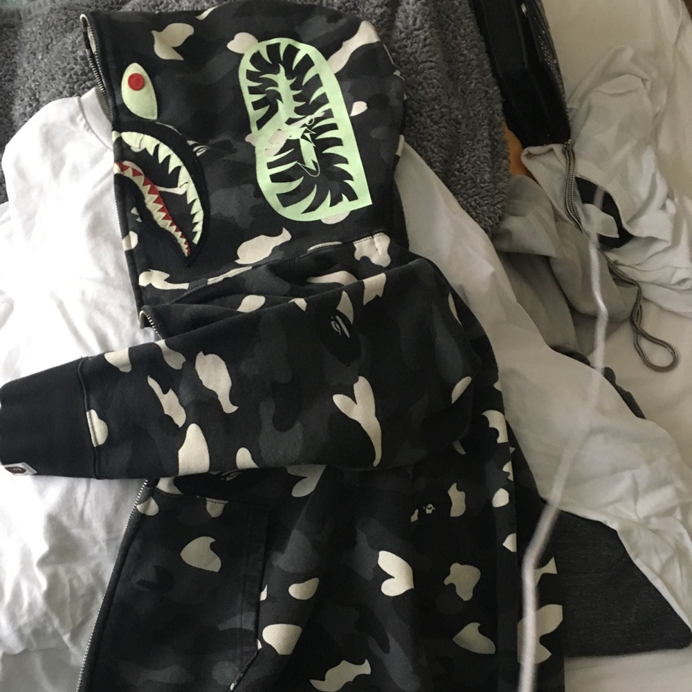 BAPE shark jacket GLOW IN THE DARK - Picture 2 of 6